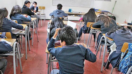 Miedo a sentir: el límite a las emociones en la escuela chilena