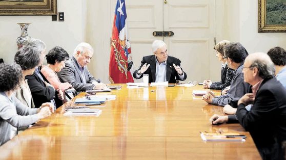 Asesor científico del gobierno: las medidas están funcionando, pero hay que triplicar los test para tener datos más precisos