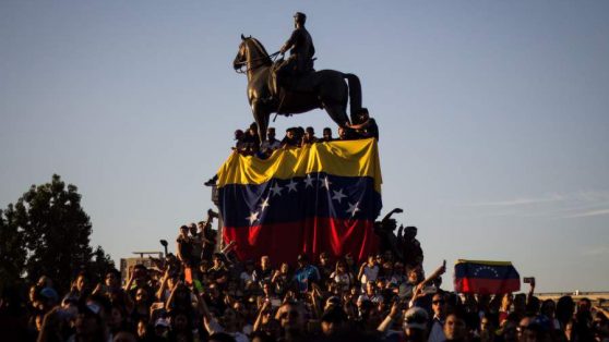 Venezolanos/as tienen alto endeudamiento pero ni aún así logran recuperar el nivel de vida que alcanzaron en su país