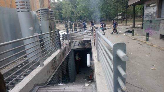 Nueva denuncia contra cuartel del metro Baquedano: joven recibió un tiro en esa unidad
