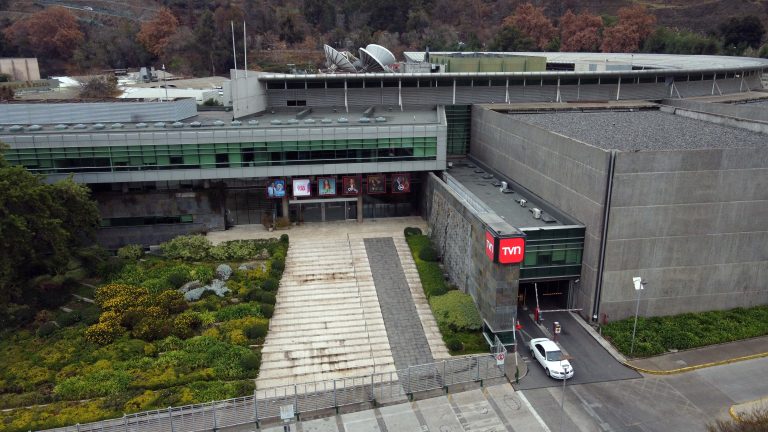 TVN, por qué saldar la deuda de la televisión pública chilena