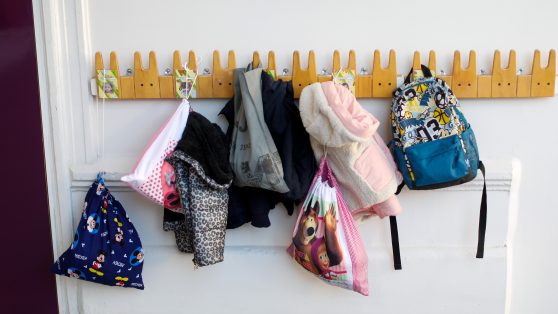 No todas las injusticias educativas son equivalentes: una mirada crítica a las propuestas de Kast y Jara desde la investigación educacional