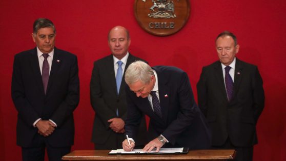 La matriz ideológica del discurso del gobierno de emergencia de Kast (y el porqué de varias decisiones adoptadas)