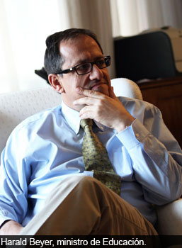 Ministro de Educación, Herald Beyer