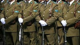 Carabineros: Las múltiples irregularidades que obligan a depurar el alto mando