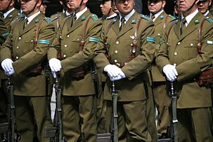 Carabineros: Las múltiples irregularidades que obligan a depurar el alto mando