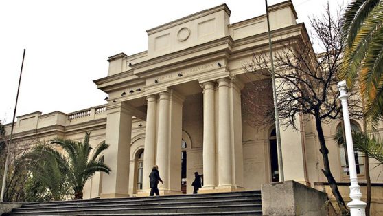 Paciente de Hospital del Salvador dio positivo y no le avisaron a su médico: siguió atendiendo y ya tenía Covid