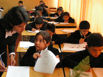 Quiénes defienden y quiénes vulneran el derecho a la educación en Chile