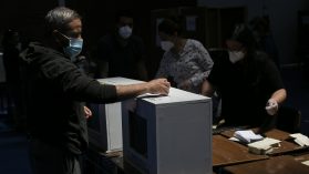 ¿Votar en el peor momento de la pandemia? Un examen de la evidencia disponible