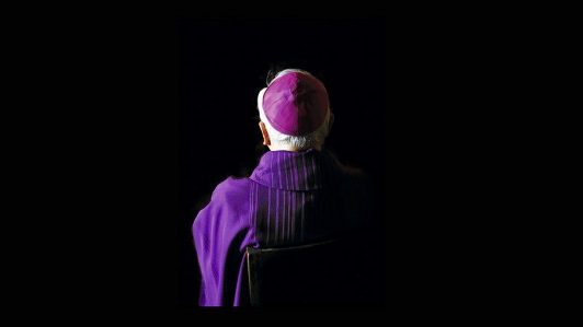 Ezzati en la recta final: los secretos de su expediente que hoy tiene en sus manos el Papa