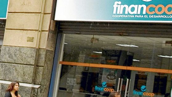 Intervención de Cooperativa Financoop pone en jaque nuevo banco de Vicente Caruz