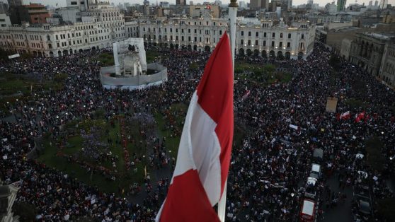 Crisis política en Perú IV: Las tribus y la calle