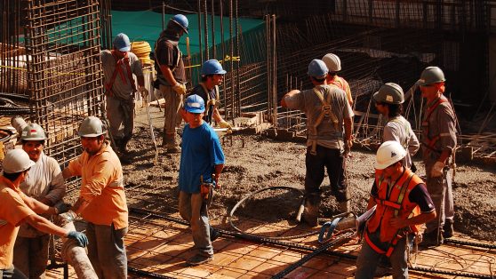 Por qué sí nos debe preocupar una rebaja de jornada laboral rígida y sin gradualidad