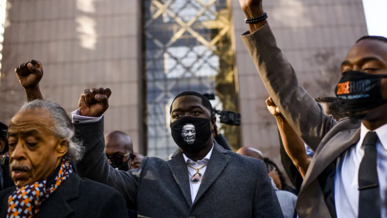 A propósito del juicio contra el policía que asesinó a George Floyd: cinco lecturas esenciales sobre la violencia policial contra los hombres negros