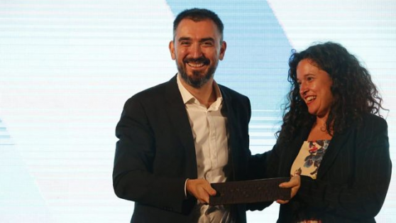 FNPI entrega premio de Excelencia a Ignacio Escolar: "Florecerá la prensa de calidad"