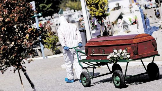 ¿Cuál es la mortalidad potencial de la pandemia en Chile? ¿Qué significa caminar lento, pero seguro, hacia la inmunidad de rebaño?