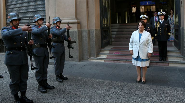 El desafío de la nueva ministra de Defensa: un análisis crítico