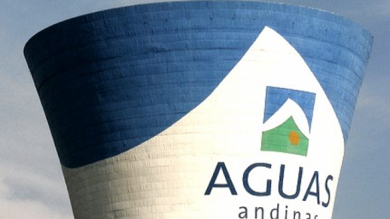 El negocio del agua: ley que rige hace 26 años asegura millonarias utilidades a sanitarias