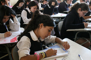 Propuestas de Bachelet para el sistema escolar: Compromisos, Evidencia y Omisiones