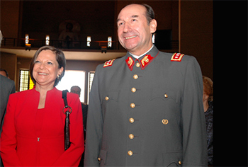 Las ventas inmobiliarias de la esposa del general Fuente-Alba en una fundación del Ejército