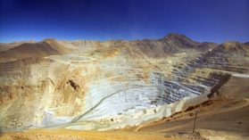 Corte resolverá si contratos de suministro de agua a mineras de los Luksic deben ser públicos
