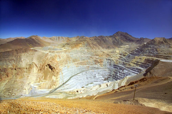 Corte resolverá si contratos de suministro de agua a mineras de los Luksic deben ser públicos