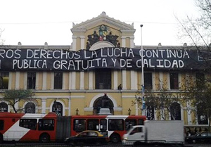 La “caja negra” de la educación universitaria chilena: ¿Cuánto del aporte de las familias queda en la sala de clase?