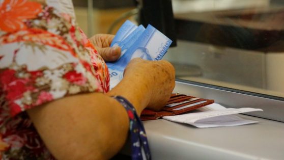 Aumento de pensiones mínimas: los beneficios que no vemos por mirar solo el gasto