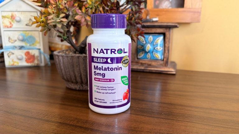 ¿Fármaco, suplemento, hormona? La cuestión de la melatonina en sociedades insomnes