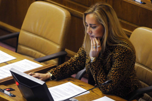 Ex asesor de diputada Marta Isasi revela pagos de Corpesca para financiar campañas políticas