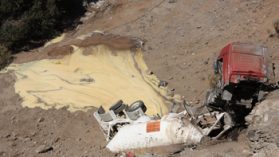 Derrame tóxico de camión de Anglo American pone en riesgo agua potable del sector oriente de Santiago