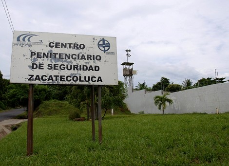Despiden a 330 empleados penitenciarios por sospechas de corrupción en El Salvador