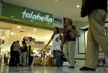 La lista negra de la tarjeta CMR de Falabella para discriminar las poblaciones de Santiago