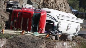 Camión con carga tóxica para Anglo American provoca accidente fatal en horario prohibido para ese transporte
