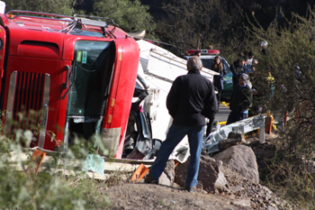 Mina de Anglo American debió estar cerrada cuando uno de sus camiones provocó mortal accidente en ruta a Farellones  