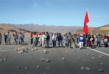 Perú: gobierno y mineras ahogados por los conflictos sociales