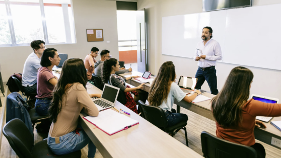 Evaluar en tiempos de IA: cómo salvar el aprendizaje cuando es una máquina la que hace las tareas