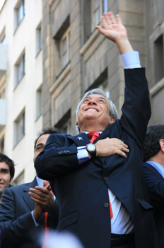 Piñera arrastró votos DC, izquierda anti-concertación y activó a la derecha con “Chilezuela”