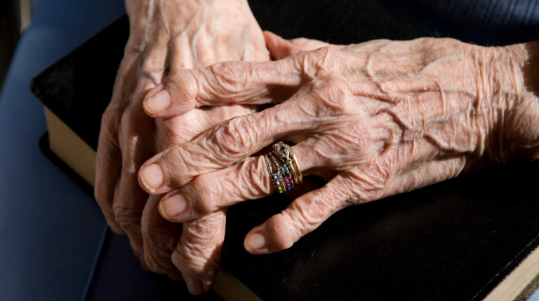 Alerta por el cierre del programa Más Adultos Mayores Autovalentes