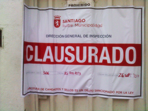 Municipalidad de Santiago clausura sede de Medicina de la Universidad Pedro de Valdivia